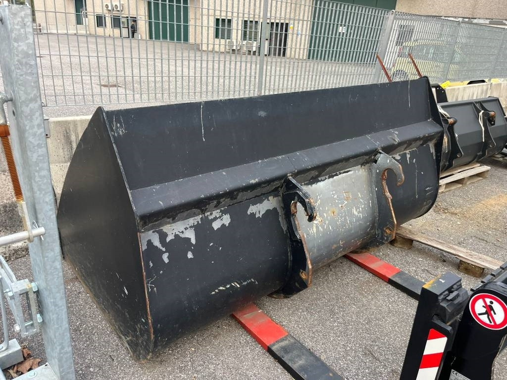 New Holland LM 430 - Manipulador telescópico: foto 5 New Holland LM 430 - Manipulador telescópico: foto 5