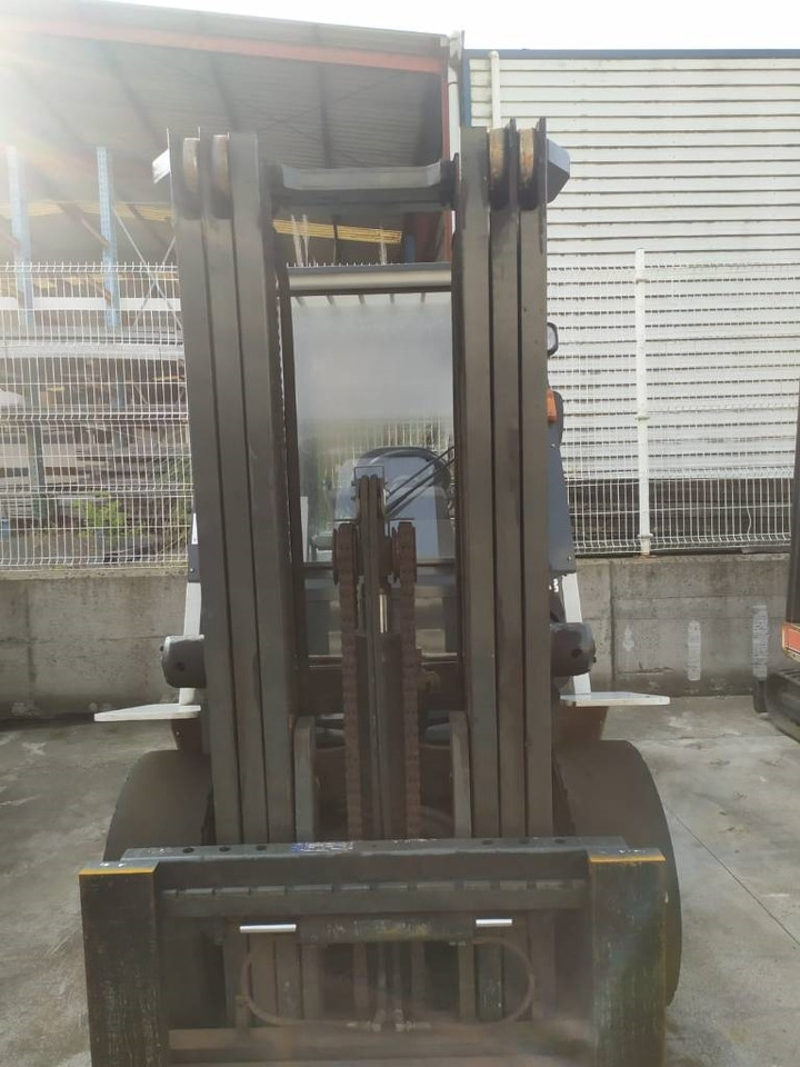 UniCarriers D1F4A40Q - Carretilla de carga lateral: foto 3 UniCarriers D1F4A40Q - Carretilla de carga lateral: foto 3