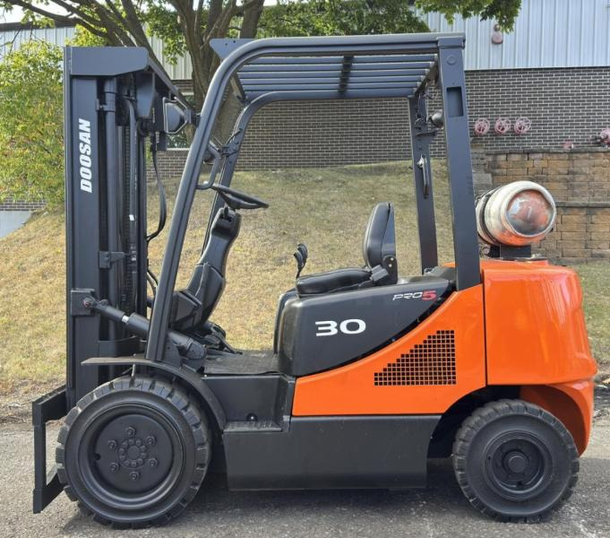 Doosan Chariot élévateur 3t gaz DOOSAN fenwick - Carretilla elevadora de gas: foto 1 Doosan Chariot élévateur 3t gaz DOOSAN fenwick - Carretilla elevadora de gas: foto 1