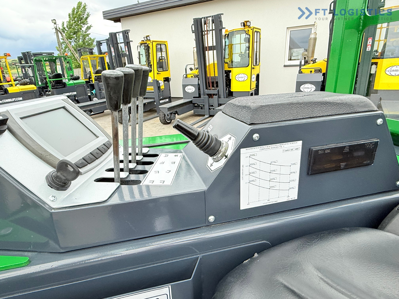 Carretilla de 4 vías nuevo COMBILIFT Combilift CBE4000 / TRIPLEX 5200MM / ELECTRIC / FREE LIFT / FORK POSITIONER / SIDESHIFT / LIKE NEW: foto 13