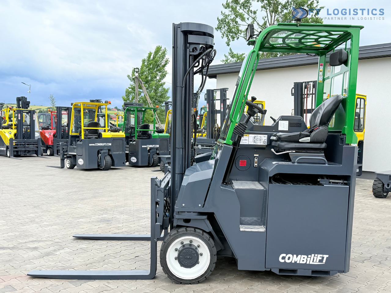 Carretilla de 4 vías nuevo COMBILIFT Combilift CBE4000 / TRIPLEX 5200MM / ELECTRIC / FREE LIFT / FORK POSITIONER / SIDESHIFT / LIKE NEW: foto 9