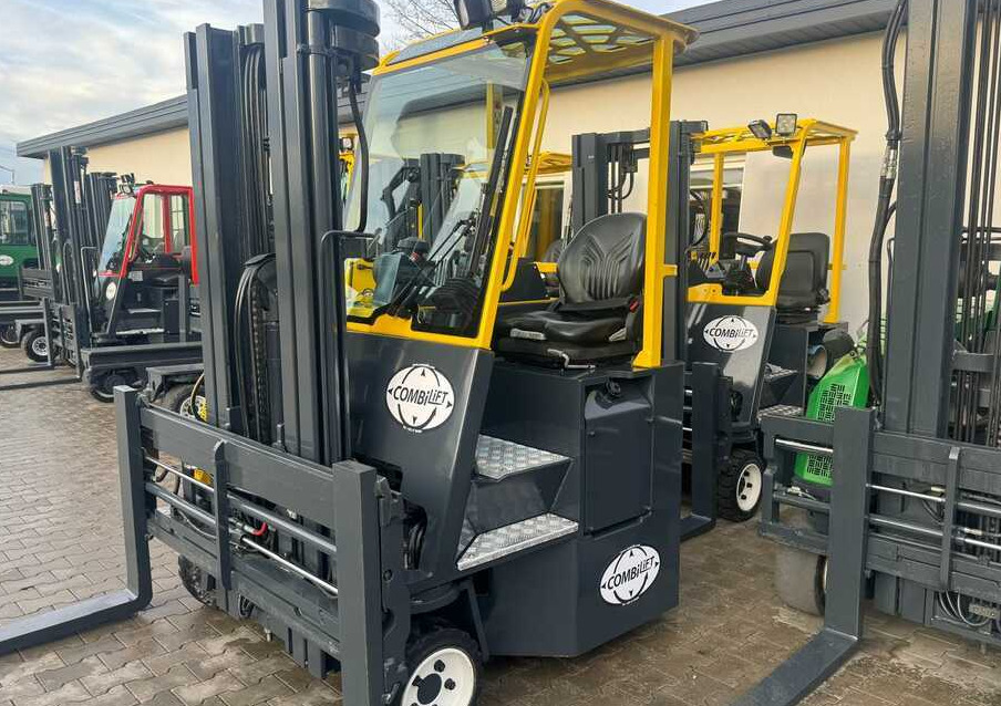 Combilift C3000CB -DIESEL- Only 6117 hours - Carretilla de 4 vías: foto 1 Combilift C3000CB -DIESEL- Only 6117 hours - Carretilla de 4 vías: foto 1