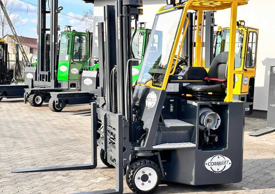 Combilift C3000CB / GAS / TRIPLEX / 4900MM / FREE LIFT / FORK POSITIONER / SIC3000CB / GAS / TRIPLEX / 4900MM / FREE LIFT / FORK POSITIONER / SIDE SHIFT / LIKE NEWDE SHIFT / LIKE NEW - Carretilla de 4 vías: foto 2 Combilift C3000CB / GAS / TRIPLEX / 4900MM / FREE LIFT / FORK POSITIONER / SIC3000CB / GAS / TRIPLEX / 4900MM / FREE LIFT / FORK POSITIONER / SIDE SHIFT / LIKE NEWDE SHIFT / LIKE NEW - Carretilla de 4 vías: foto 2