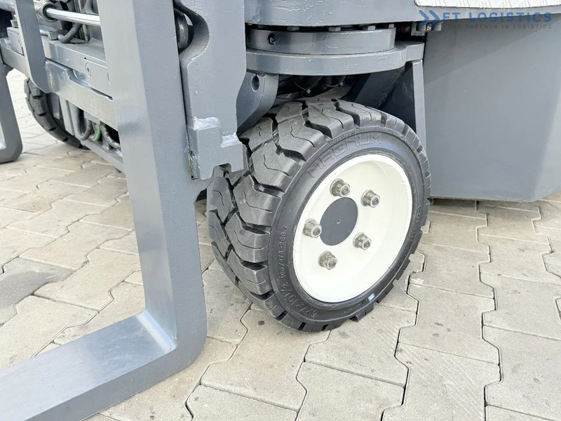 Combilift C3000CB / GAS / TRIPLEX 4900MM / FREE LIFT / FORK POSITIONER / SIDE SHIFT / EXCELLENT CONDITION / Wide range of four-way and sid - Carretilla de 4 vías: foto 4 Combilift C3000CB / GAS / TRIPLEX 4900MM / FREE LIFT / FORK POSITIONER / SIDE SHIFT / EXCELLENT CONDITION / Wide range of four-way and sid - Carretilla de 4 vías: foto 4