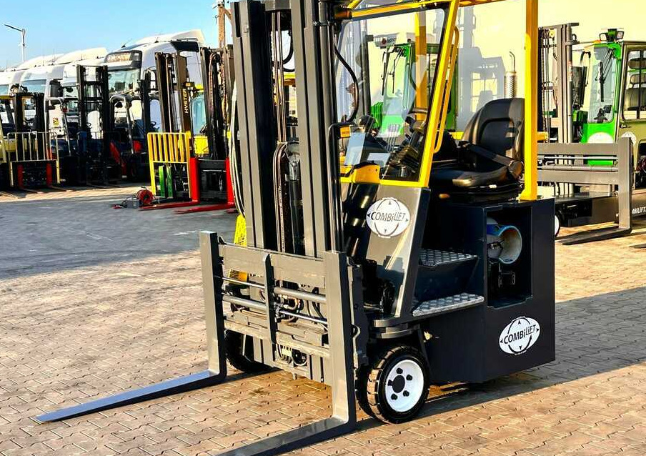 Combilift C3000CB / LPG / TRIPLEX - 4900MM / LPG / FREE LIFT / POSITIONER / FORK SIDE SHIFT / ONLY 7454 MTH / LIKE NEW - Carretilla de 4 vías: foto 2 Combilift C3000CB / LPG / TRIPLEX - 4900MM / LPG / FREE LIFT / POSITIONER / FORK SIDE SHIFT / ONLY 7454 MTH / LIKE NEW - Carretilla de 4 vías: foto 2