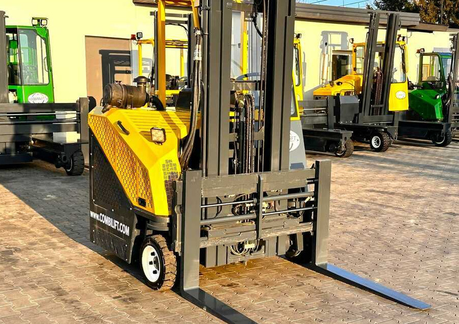 Combilift C3000CB / LPG / TRIPLEX - 4900MM / LPG / FREE LIFT / POSITIONER / FORK SIDE SHIFT / ONLY 7454 MTH / LIKE NEW - Carretilla de 4 vías: foto 4 Combilift C3000CB / LPG / TRIPLEX - 4900MM / LPG / FREE LIFT / POSITIONER / FORK SIDE SHIFT / ONLY 7454 MTH / LIKE NEW - Carretilla de 4 vías: foto 4