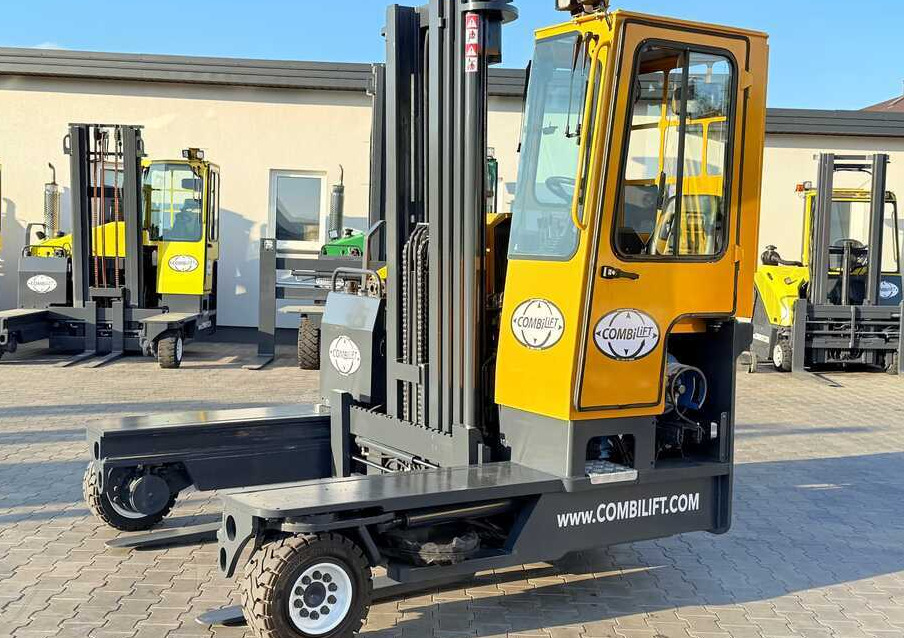 Combilift C4000 / GAS / TRIPLEX – 5600MM / FREE LIFT / FORK SIDESHIFT / LIKE NEW - Carretilla de 4 vías: foto 4 Combilift C4000 / GAS / TRIPLEX – 5600MM / FREE LIFT / FORK SIDESHIFT / LIKE NEW - Carretilla de 4 vías: foto 4