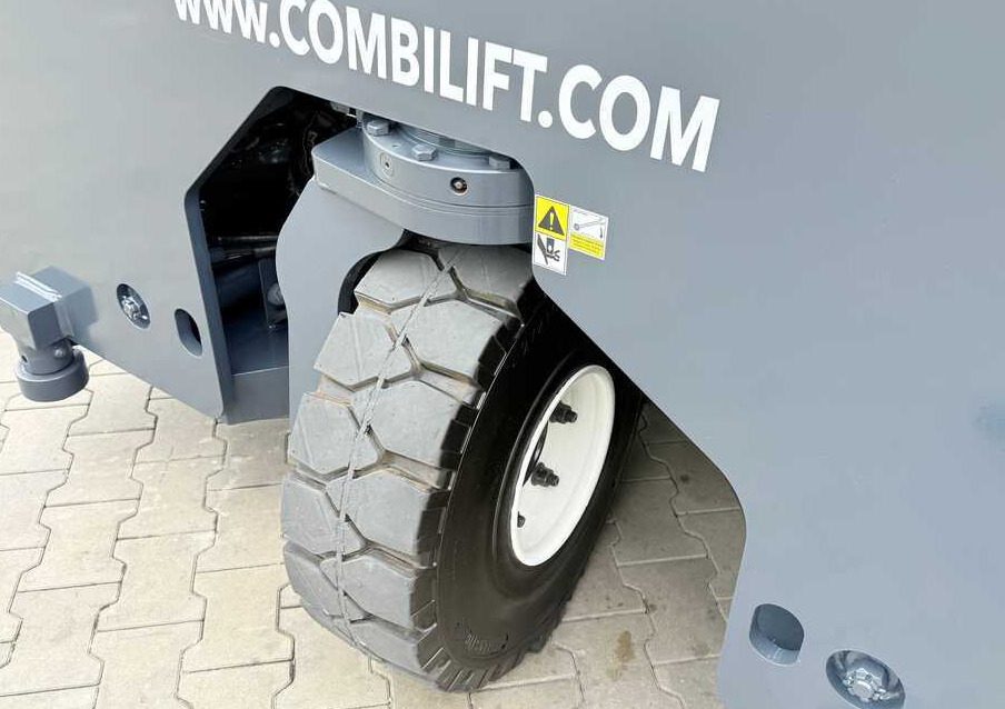 Carretilla de 4 vías Combilift C4000 / GAS / TRIPLEX - 9300MM / FREE-LIFT / POSITIONER / LIKE NEW: foto 9