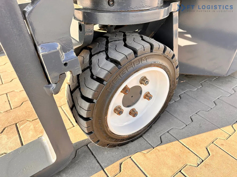 Combilift CB3000 / LPG / DUPLEX / 4000MM / FREE LIFT / NEW TIRES / LIKE NEW CB3000 / LPG / DUPLEX / 4000MM / FREE LIFT / NEW TIRES / LIKE - Carretilla de 4 vías: foto 5 Combilift CB3000 / LPG / DUPLEX / 4000MM / FREE LIFT / NEW TIRES / LIKE NEW CB3000 / LPG / DUPLEX / 4000MM / FREE LIFT / NEW TIRES / LIKE - Carretilla de 4 vías: foto 5