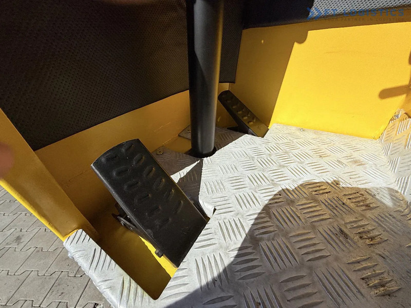 Carretilla de 4 vías Combilift Combilift FOUR-WAY MULTIDIRECTIONAL FORKLIFT C4000 / DIESEL / DUPLEX 4100MM / ONLY 2888 HOURS / FORK POSITIONER / FULL CABIN – H: foto 14 Carretilla de 4 vías Combilift Combilift FOUR-WAY MULTIDIRECTIONAL FORKLIFT C4000 / DIESEL / DUPLEX 4100MM / ONLY 2888 HOURS / FORK POSITIONER / FULL CABIN – H: foto 14