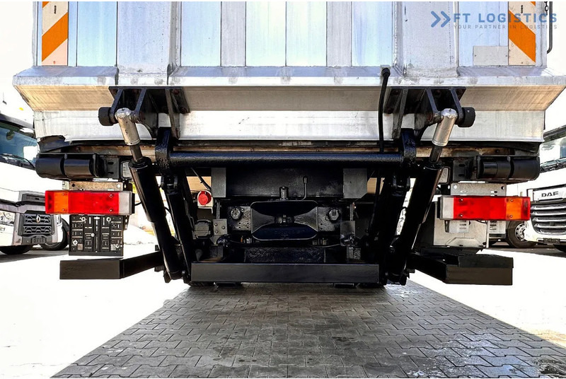 Camión frigorífico Iveco Stralis 420 STRALIS 420 / Refrigerated Truck / Carrier Supra 950 / 19 Pallets / Tail Lift / Tires: foto 12 Camión frigorífico Iveco Stralis 420 STRALIS 420 / Refrigerated Truck / Carrier Supra 950 / 19 Pallets / Tail Lift / Tires: foto 12