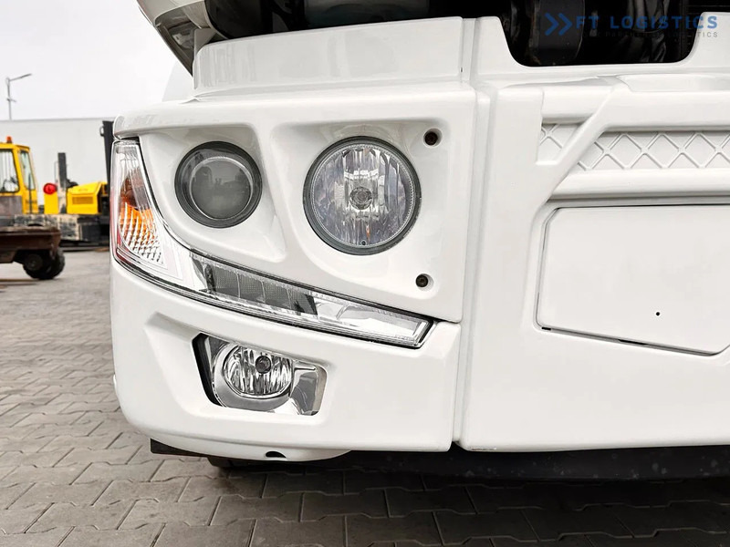 Renault Midlum 250 Renault D 250 / AUTOMATIC / 4X2 / 18 PALLETS / TAIL LIFT / SIDE BOARDS / curtainsider truck - Camión lona: foto 4 Renault Midlum 250 Renault D 250 / AUTOMATIC / 4X2 / 18 PALLETS / TAIL LIFT / SIDE BOARDS / curtainsider truck - Camión lona: foto 4