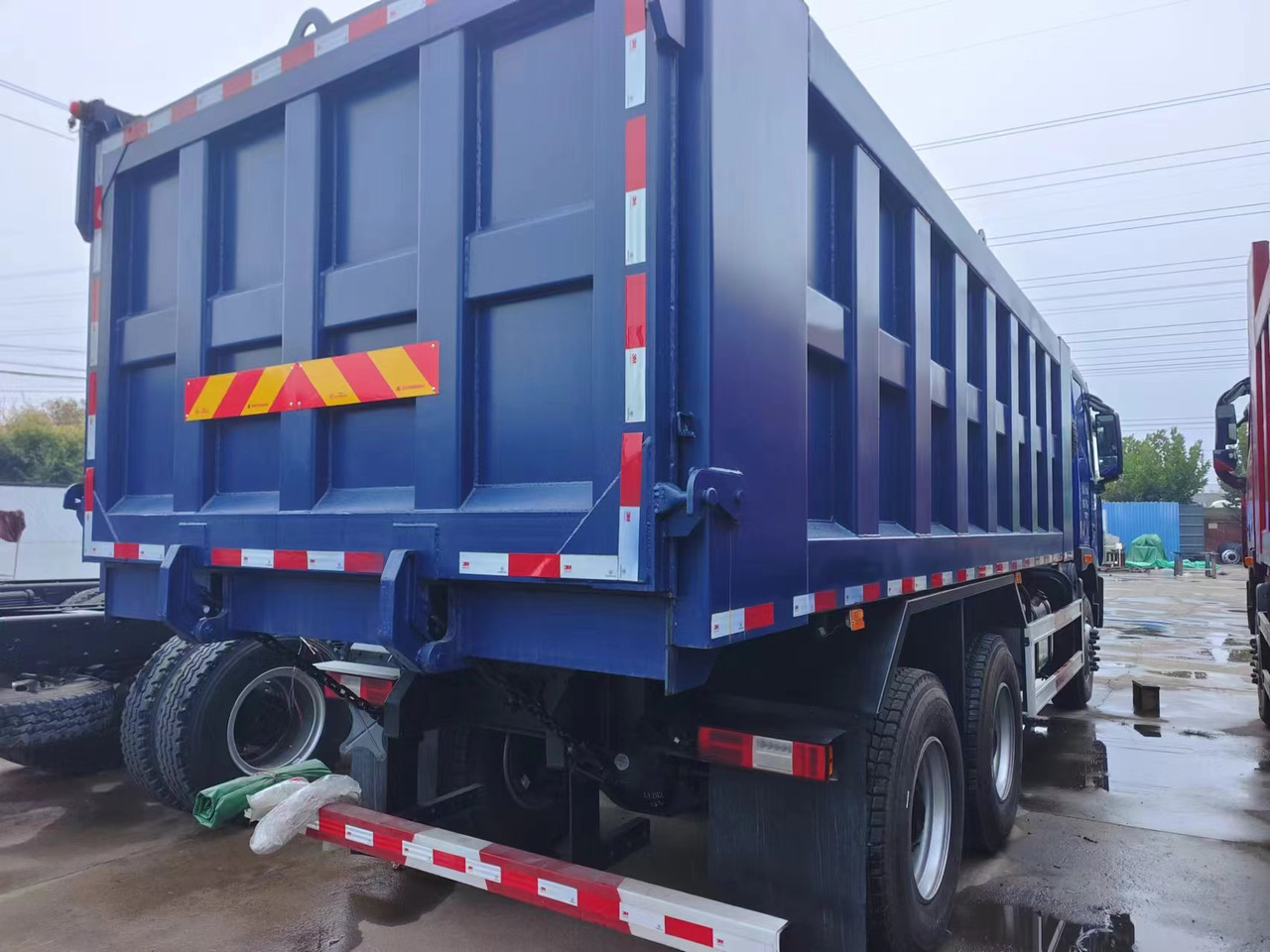 Auman Auman 6*4 dump truck - Camión volquete: foto 4 Auman Auman 6*4 dump truck - Camión volquete: foto 4