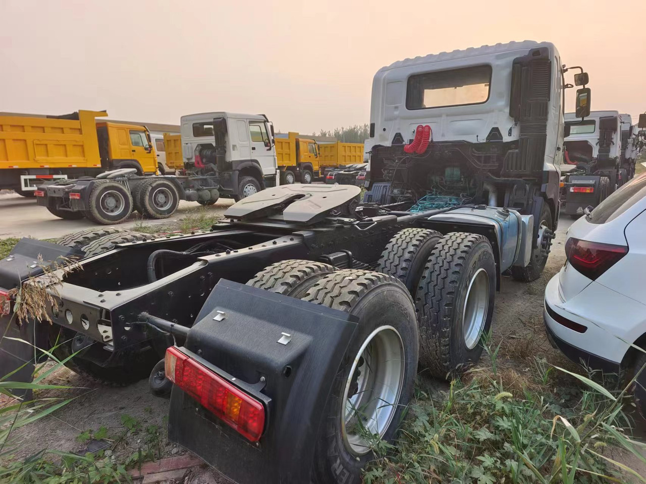 HINO HINO 700 - Cabeza tractora: foto 2 HINO HINO 700 - Cabeza tractora: foto 2