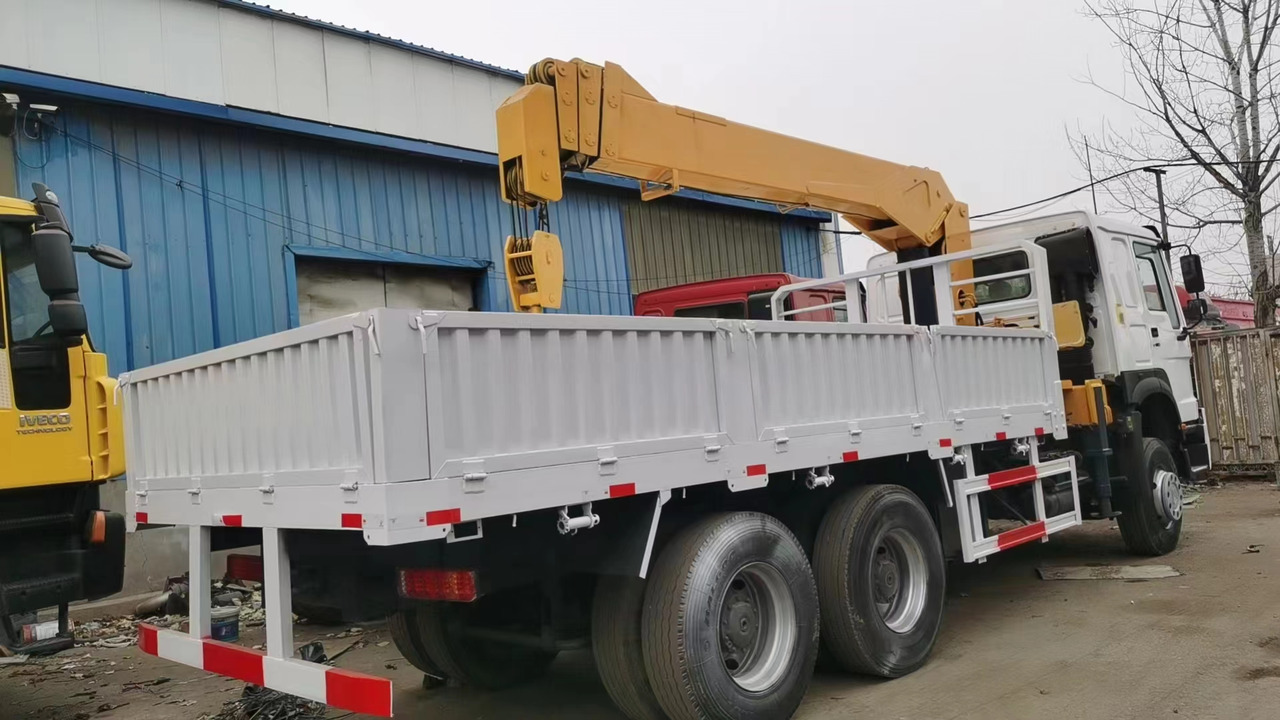 HOWO 371 - Camión grúa: foto 3 HOWO 371 - Camión grúa: foto 3