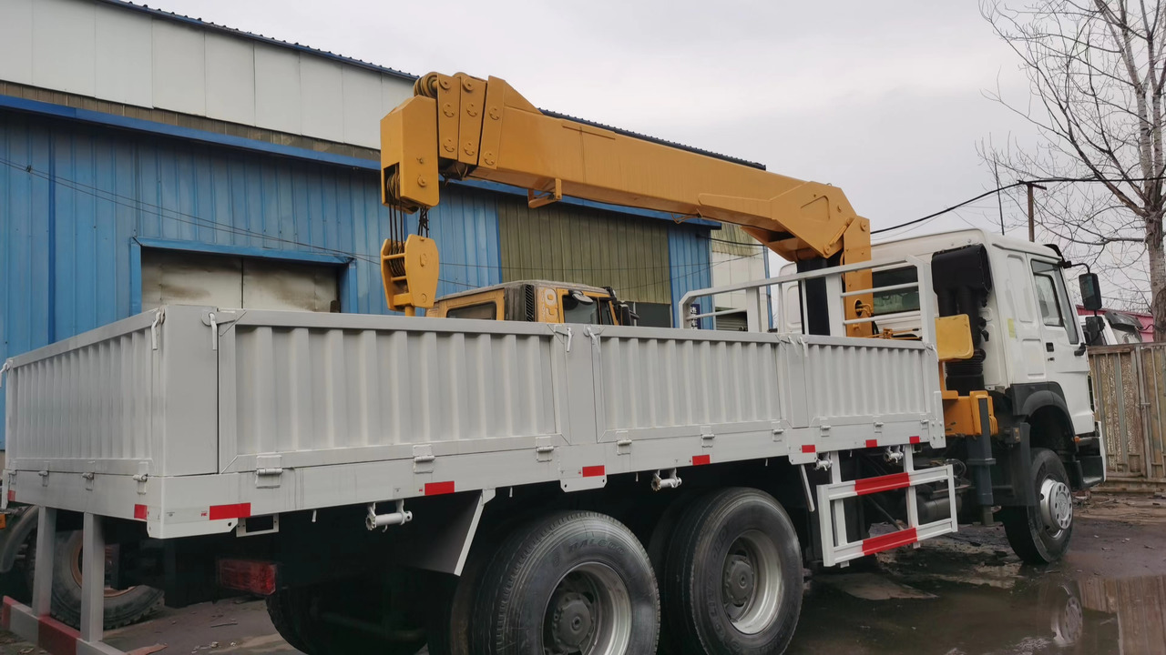 HOWO 371 - Camión grúa: foto 2 HOWO 371 - Camión grúa: foto 2