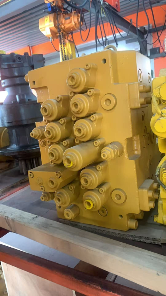 HYUNDAI R210-7 - Válvula hidráulica para Excavadora: foto 1 HYUNDAI R210-7 - Válvula hidráulica para Excavadora: foto 1