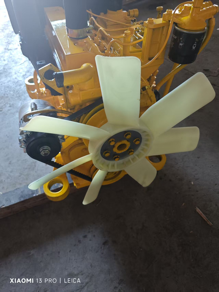 KOMATSU 4D95LE-3 - Motor para Excavadora: foto 3 KOMATSU 4D95LE-3 - Motor para Excavadora: foto 3