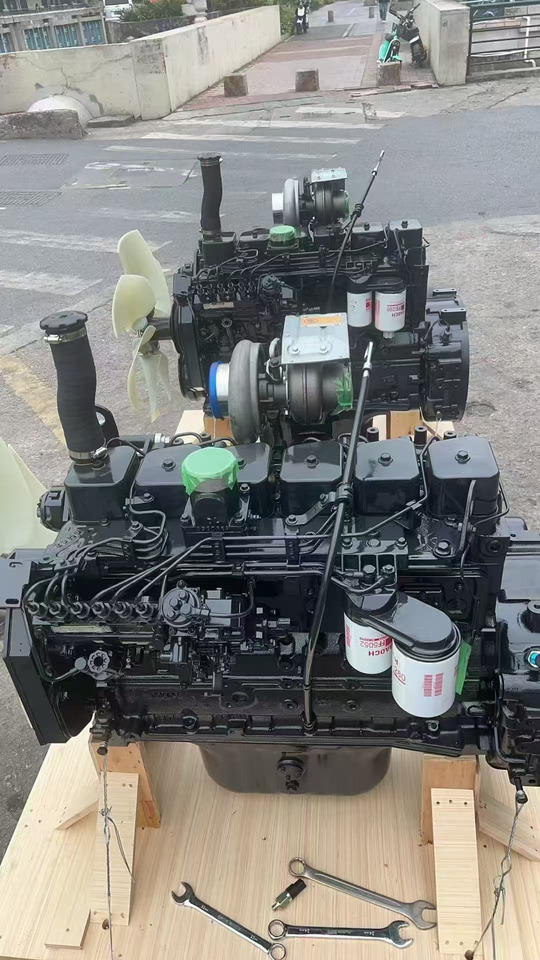 KOMATSU 6D102E - Motor para Excavadora: foto 2 KOMATSU 6D102E - Motor para Excavadora: foto 2