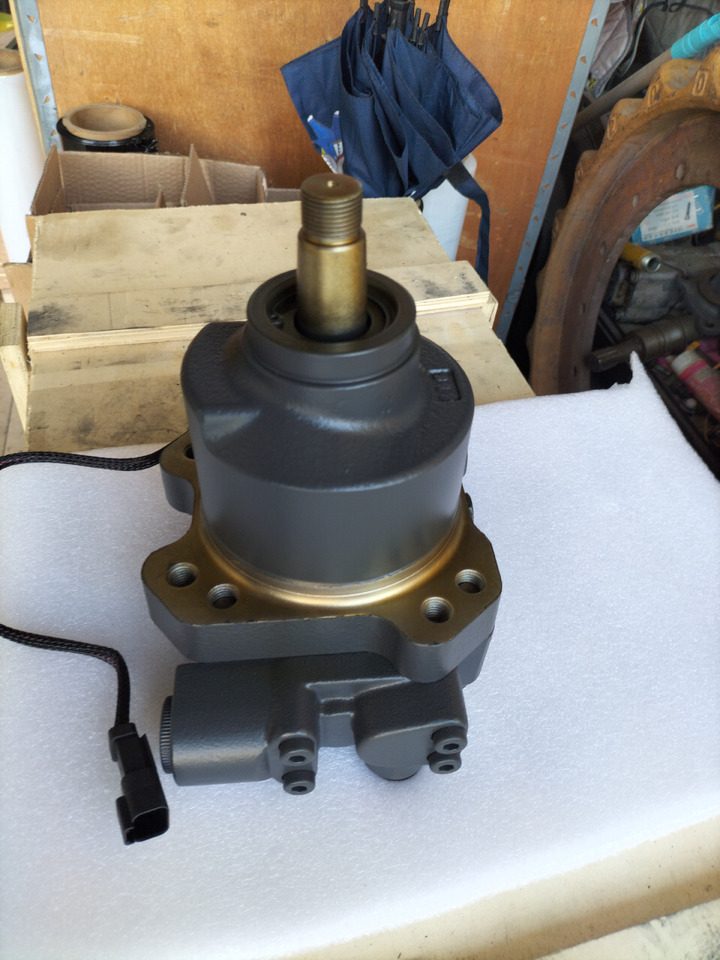 KOMATSU 708-7s-00352 - Motor hidráulico para Bulldozer: foto 2 KOMATSU 708-7s-00352 - Motor hidráulico para Bulldozer: foto 2