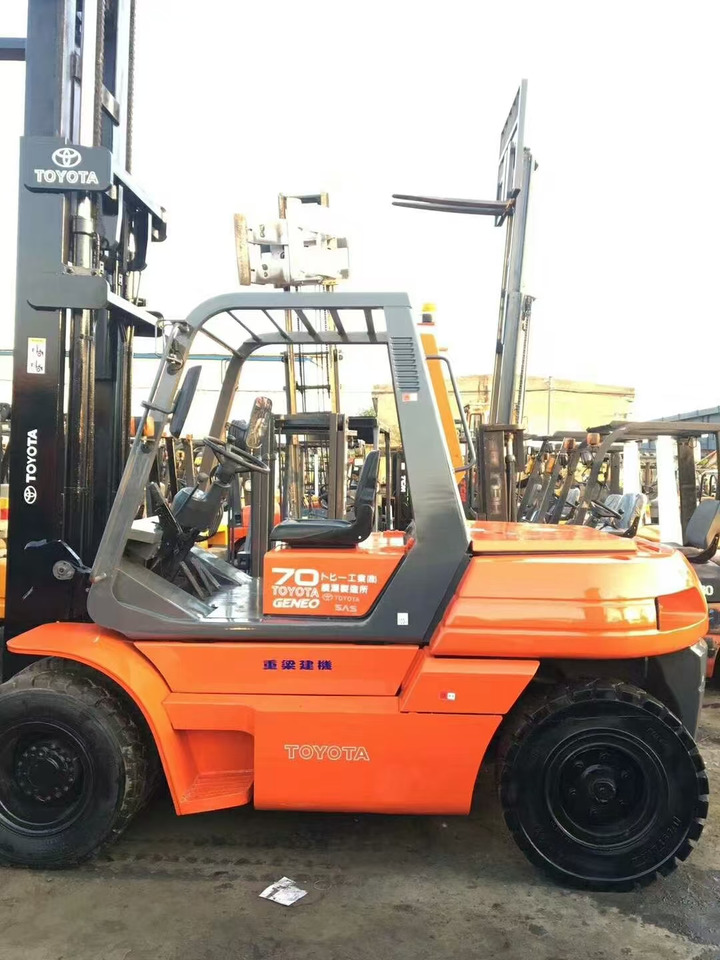 TOYOTA 7 tons 2 stages - Carretilla elevadora diésel: foto 5 TOYOTA 7 tons 2 stages - Carretilla elevadora diésel: foto 5