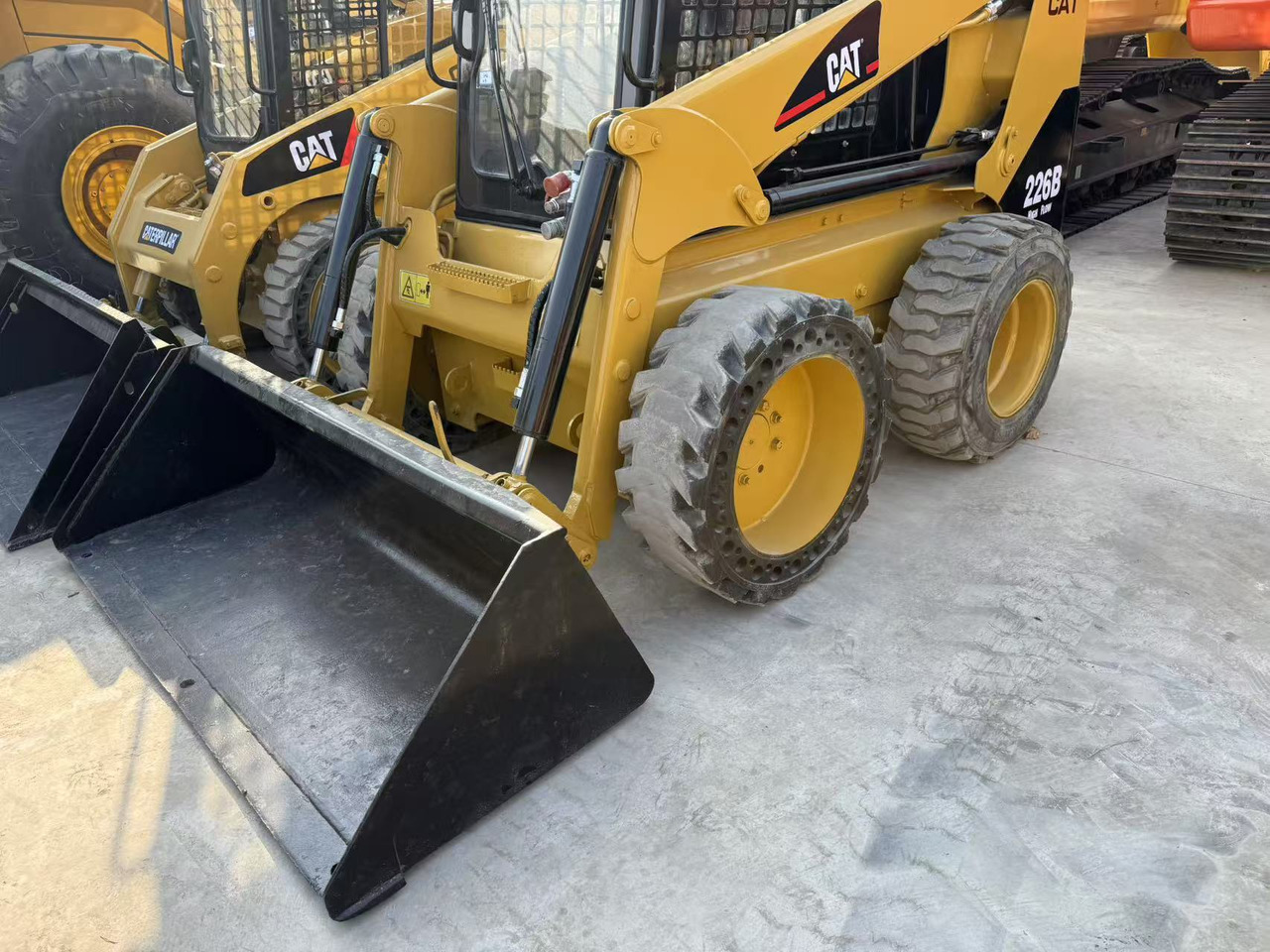 CATERPILLAR Used Mini Small CAT226B Skid Steer Loader in Stock with Best Review for Sale - Minicargadora: foto 4 CATERPILLAR Used Mini Small CAT226B Skid Steer Loader in Stock with Best Review for Sale - Minicargadora: foto 4