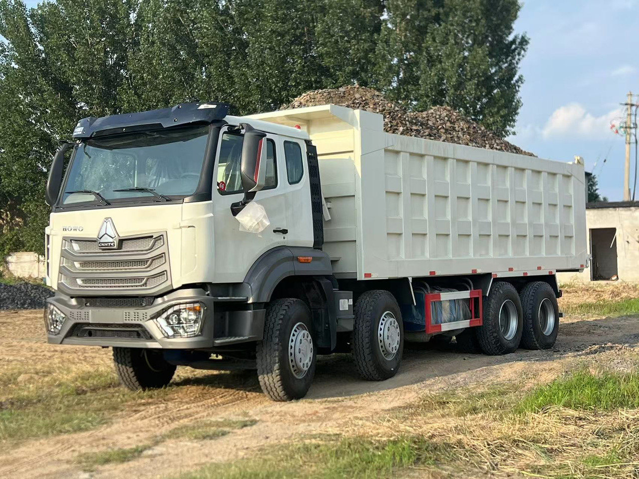 HOWO Used Dump Truck8*4 6*4 - Camión volquete: foto 1 HOWO Used Dump Truck8*4 6*4 - Camión volquete: foto 1