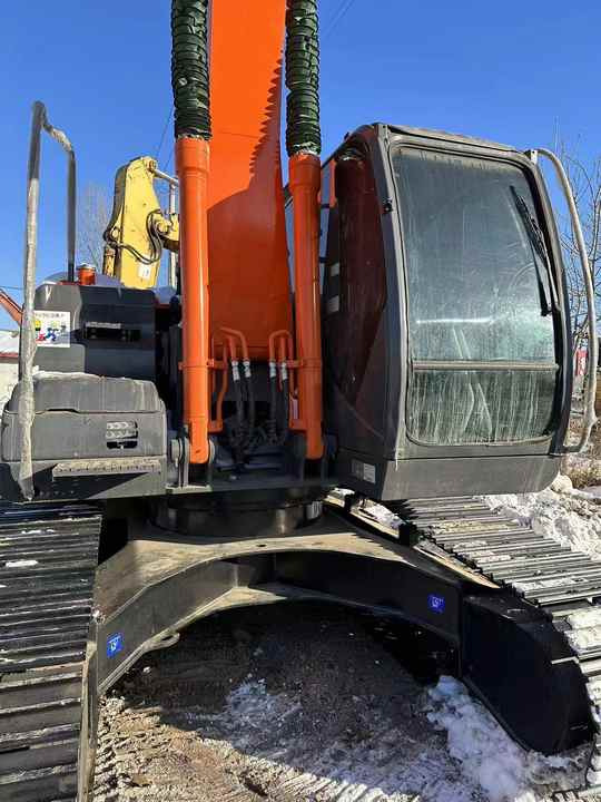Original Japan Hitachi ZX200-3 Excavator Hitachi Excavator in Low Price for Hot Sale - Excavadora de cadenas: foto 5 Original Japan Hitachi ZX200-3 Excavator Hitachi Excavator in Low Price for Hot Sale - Excavadora de cadenas: foto 5