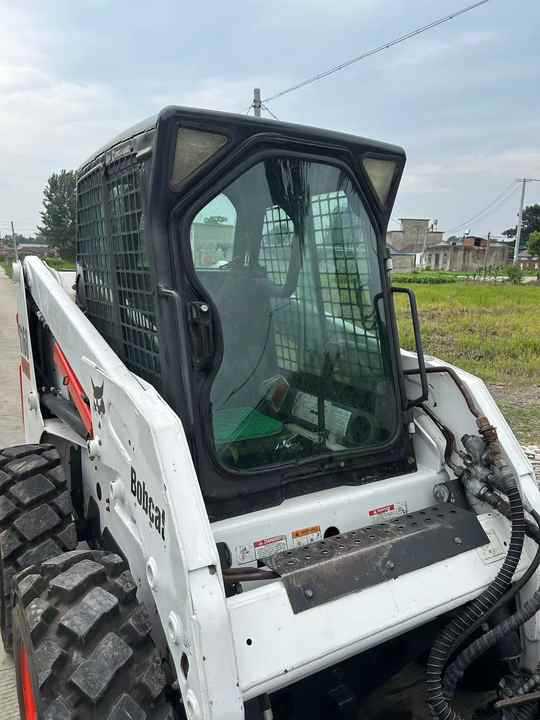 USED BOBCAT S160 Skid-steer Loader Bobcat S160 Carry Sweeper with Very Good Performance Is for Sale at a Low Price. - Minicargadora: foto 3 USED BOBCAT S160 Skid-steer Loader Bobcat S160 Carry Sweeper with Very Good Performance Is for Sale at a Low Price. - Minicargadora: foto 3
