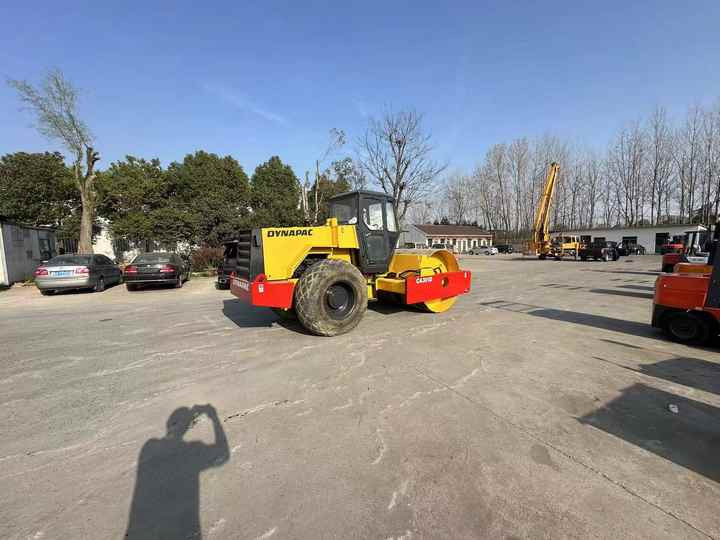 Used Dynapac CA301 Vibratory Roller with Less Working Time and Superior Performance Used Dynapac 251d/301D Roller for Sale - Apisonadora de asfalto: foto 5 Used Dynapac CA301 Vibratory Roller with Less Working Time and Superior Performance Used Dynapac 251d/301D Roller for Sale - Apisonadora de asfalto: foto 5