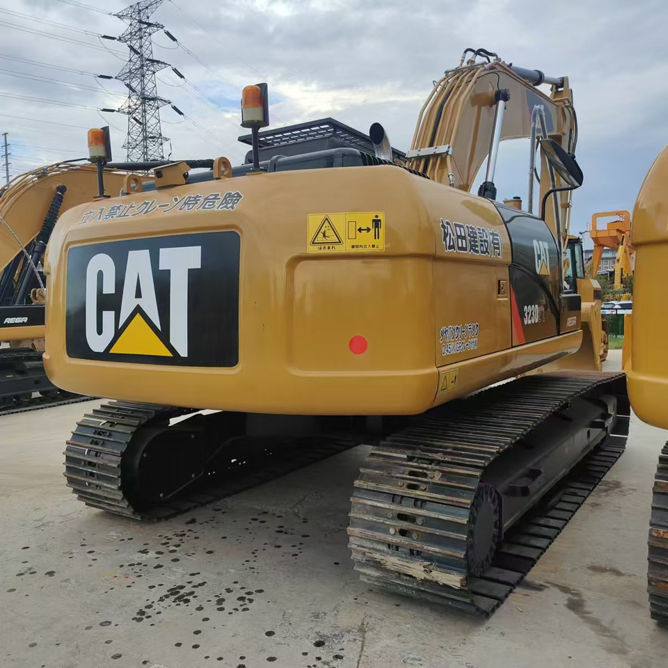 Used high quality excavator CAT 323D2L Made in Japan - Excavadora de cadenas: foto 5 Used high quality excavator CAT 323D2L Made in Japan - Excavadora de cadenas: foto 5