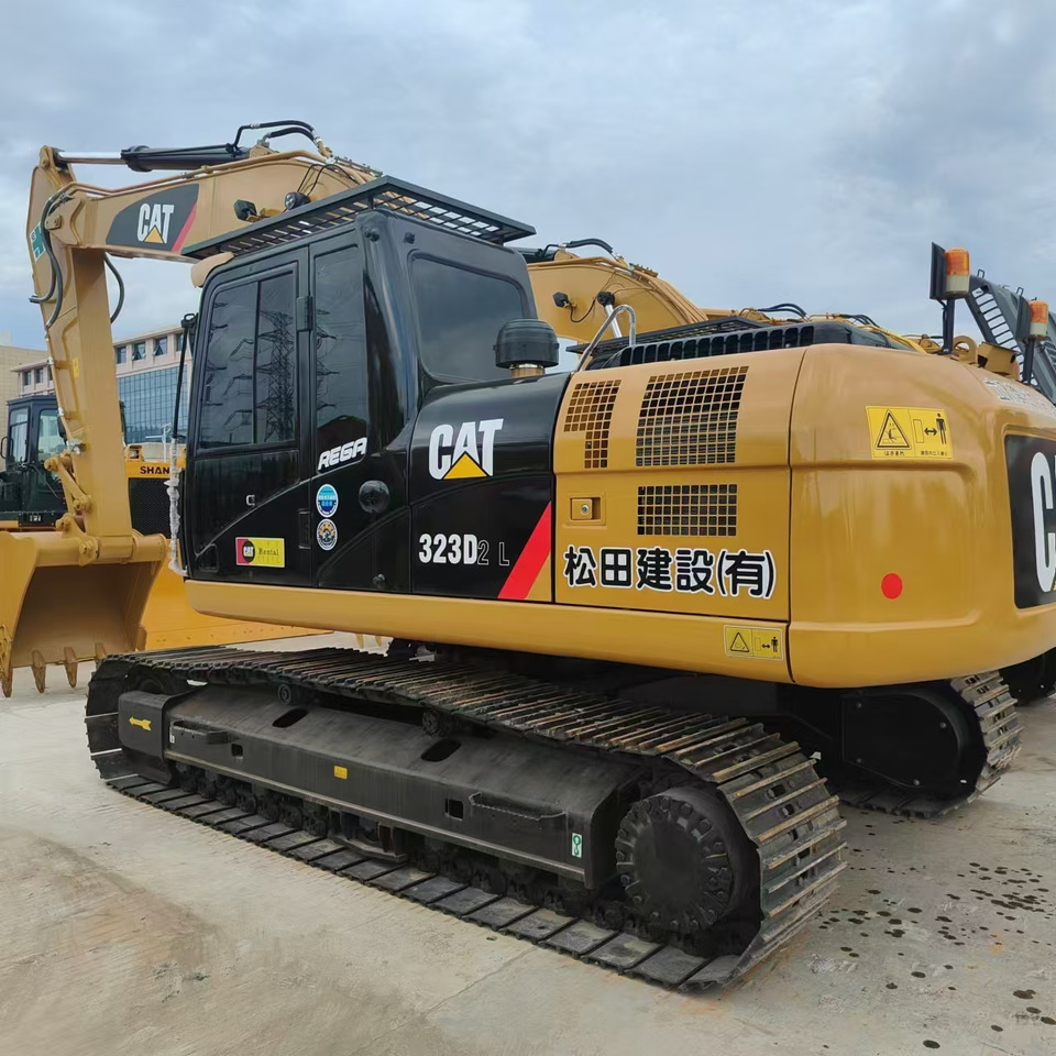 Used high quality excavator CAT 323D2L Made in Japan - Excavadora de cadenas: foto 2 Used high quality excavator CAT 323D2L Made in Japan - Excavadora de cadenas: foto 2