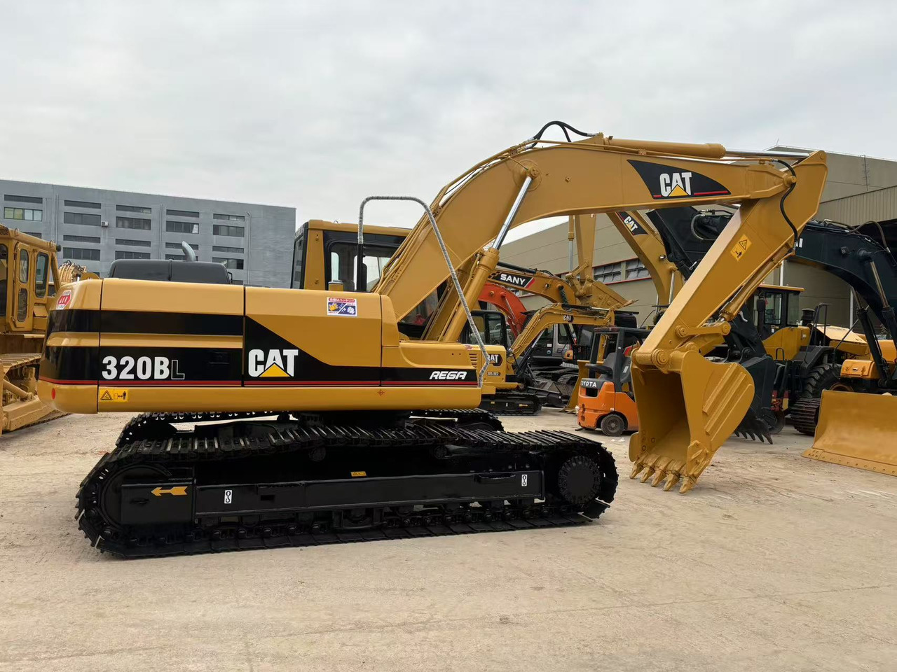 CATERPILLAR 320B - Excavadora de cadenas: foto 3 CATERPILLAR 320B - Excavadora de cadenas: foto 3