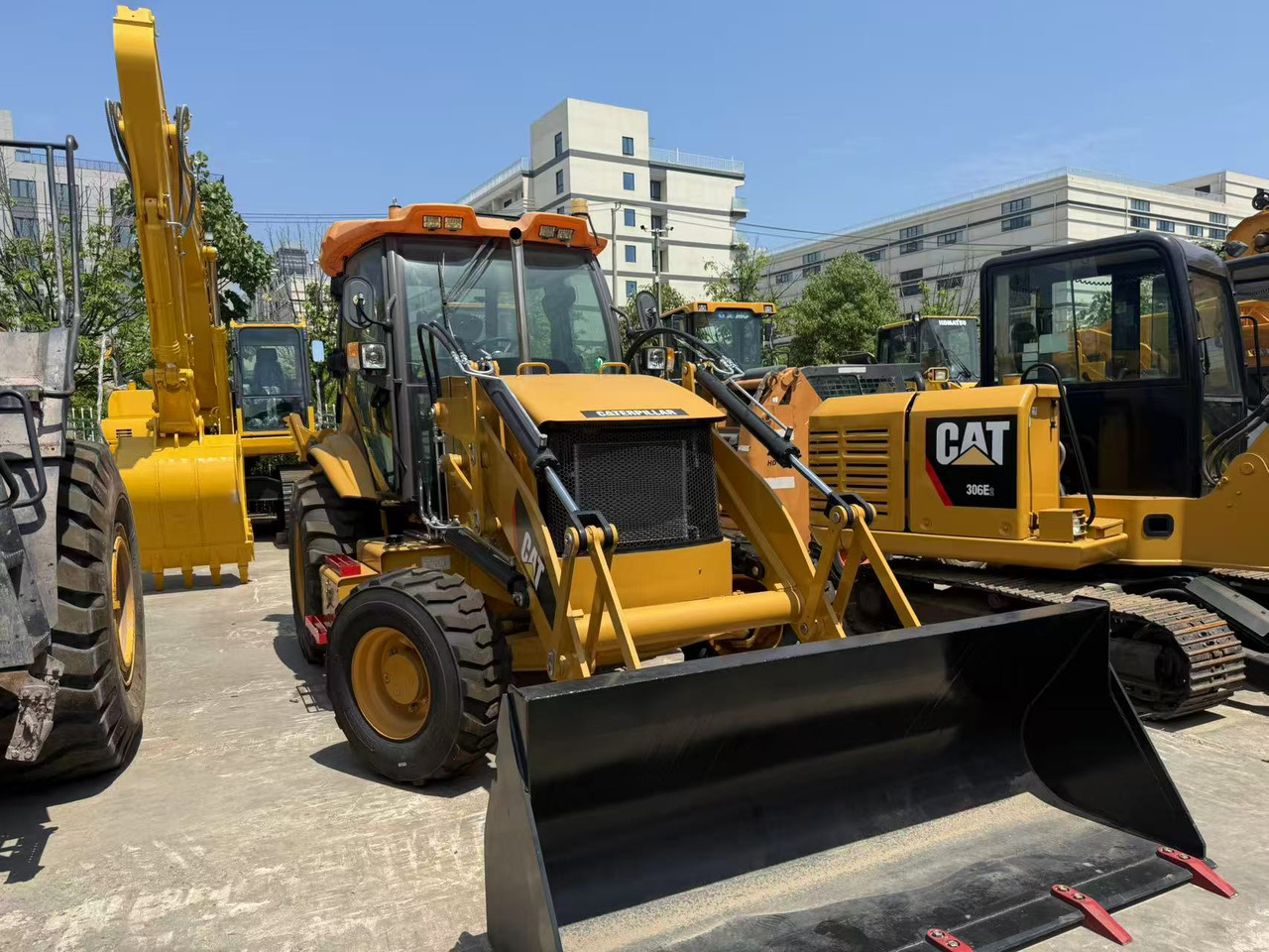 CATERPILLAR 420F - Retroexcavadora: foto 2 CATERPILLAR 420F - Retroexcavadora: foto 2