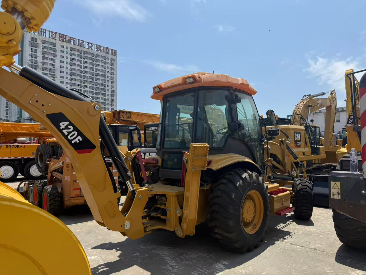 CATERPILLAR 420F - Retroexcavadora: foto 1 CATERPILLAR 420F - Retroexcavadora: foto 1