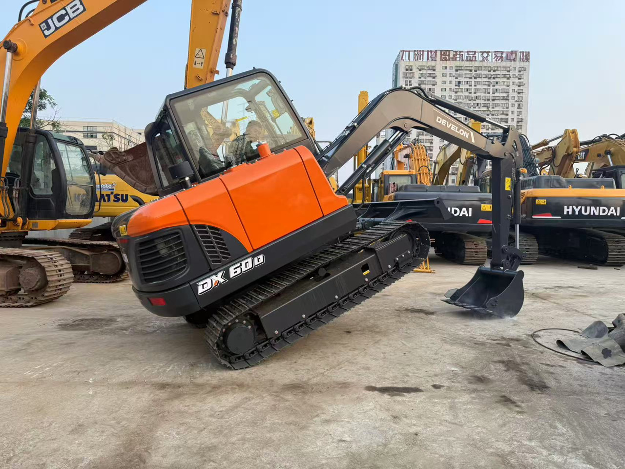 DOOSAN DX60D-10 - Miniexcavadora: foto 1 DOOSAN DX60D-10 - Miniexcavadora: foto 1