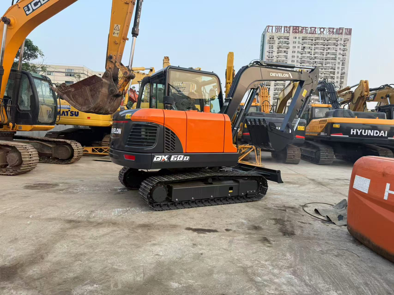 DOOSAN DX60D-10 - Miniexcavadora: foto 2 DOOSAN DX60D-10 - Miniexcavadora: foto 2