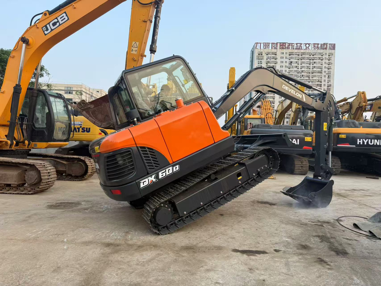 DOOSAN DX60D-10 - Miniexcavadora: foto 3 DOOSAN DX60D-10 - Miniexcavadora: foto 3