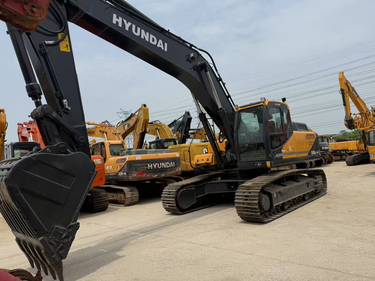 HYUNDAI R330LC-9S - Excavadora de cadenas: foto 2 HYUNDAI R330LC-9S - Excavadora de cadenas: foto 2