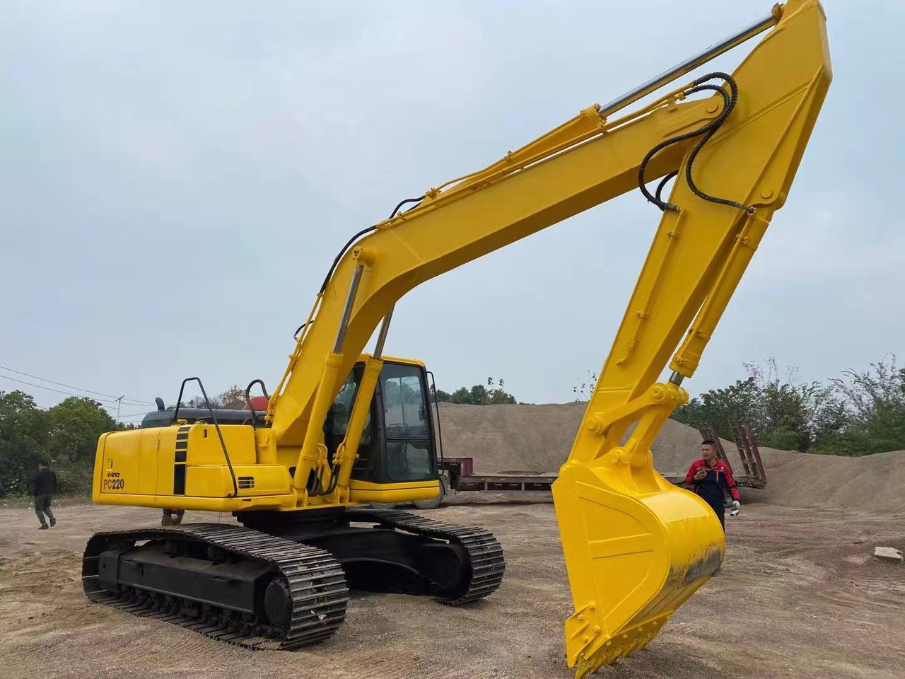 KOMATSU PC220-6 - Excavadora de cadenas: foto 4 KOMATSU PC220-6 - Excavadora de cadenas: foto 4