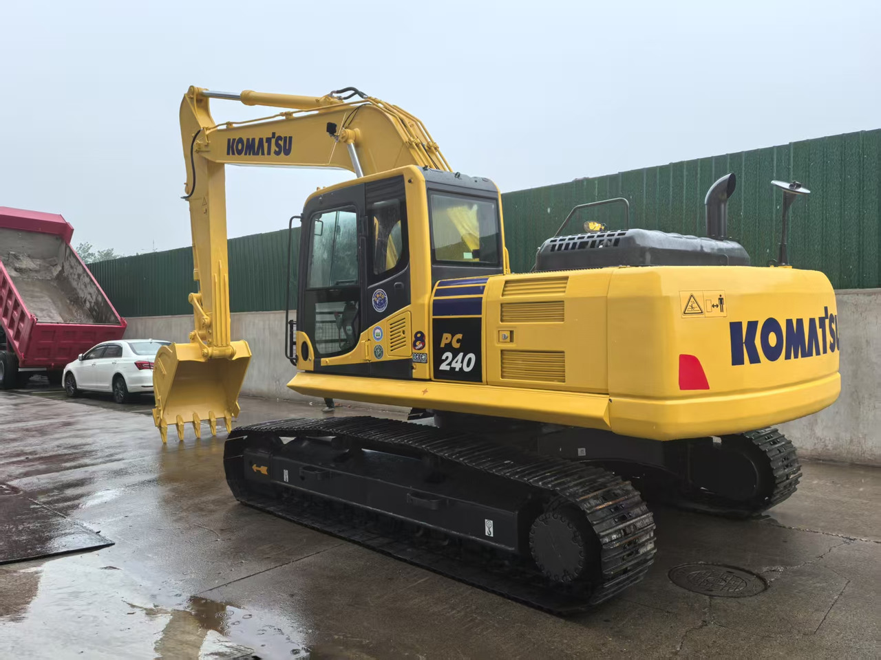 KOMATSU PC240LC-8M0 - Excavadora de cadenas: foto 1 KOMATSU PC240LC-8M0 - Excavadora de cadenas: foto 1