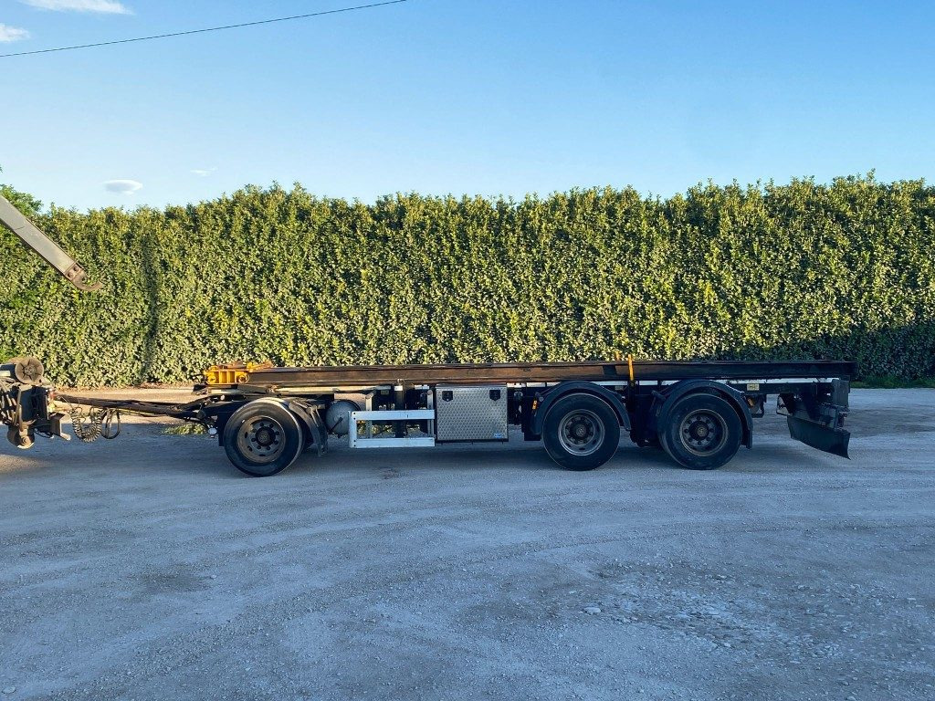 CARDI RIMORCHIO CARDI SCARRABILE RIBALTABILE PNEUMATICO - Remolque multilift/ Portacontenedores de cadenas: foto 3 CARDI RIMORCHIO CARDI SCARRABILE RIBALTABILE PNEUMATICO - Remolque multilift/ Portacontenedores de cadenas: foto 3