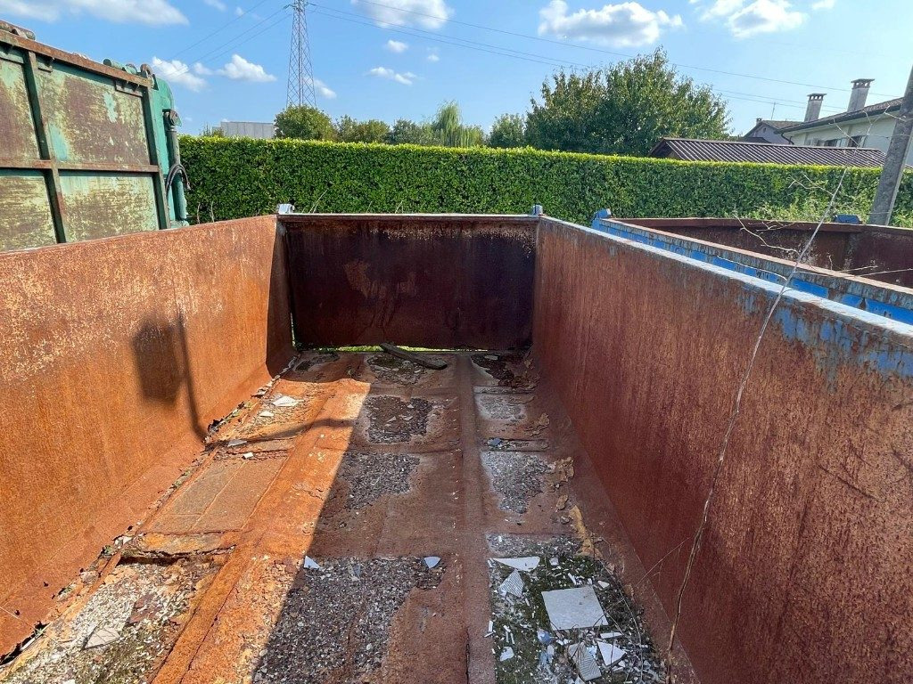 Contenedor de gancho CONTAINER SCARRABILE USATO A CIELO APERTO: foto 9 Contenedor de gancho CONTAINER SCARRABILE USATO A CIELO APERTO: foto 9