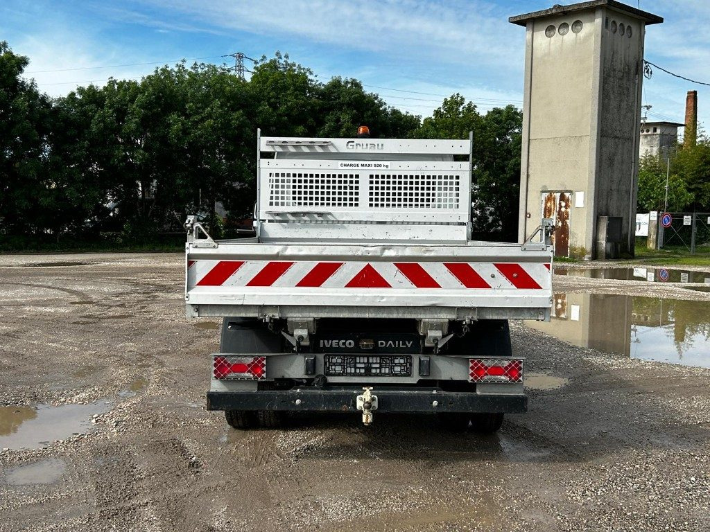 IVECO DAILY 35.140 RIBALTABILE - Furgoneta basculante: foto 4 IVECO DAILY 35.140 RIBALTABILE - Furgoneta basculante: foto 4