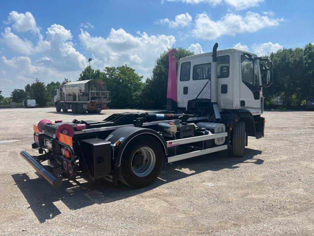 IVECO EUROCARGO 160E25 SCARRABILE - Camión multibasculante: foto 5 IVECO EUROCARGO 160E25 SCARRABILE - Camión multibasculante: foto 5