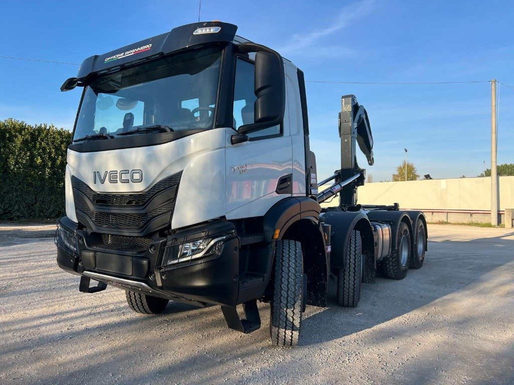IVECO TRAKKER T-WAY AD500 NUOVO SCARRABILE - Camión multibasculante: foto 1 IVECO TRAKKER T-WAY AD500 NUOVO SCARRABILE - Camión multibasculante: foto 1