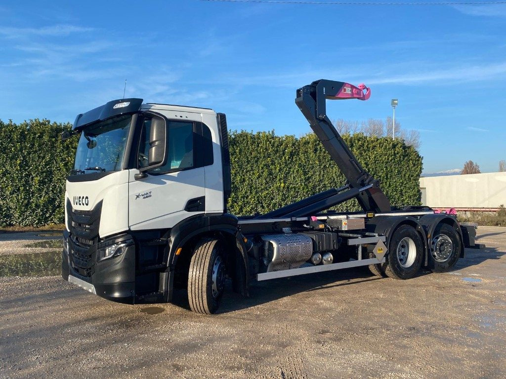 IVECO X-WAY AD280X48 NUOVO SCARRABILE PASSO 4500 - Camión multibasculante: foto 1 IVECO X-WAY AD280X48 NUOVO SCARRABILE PASSO 4500 - Camión multibasculante: foto 1