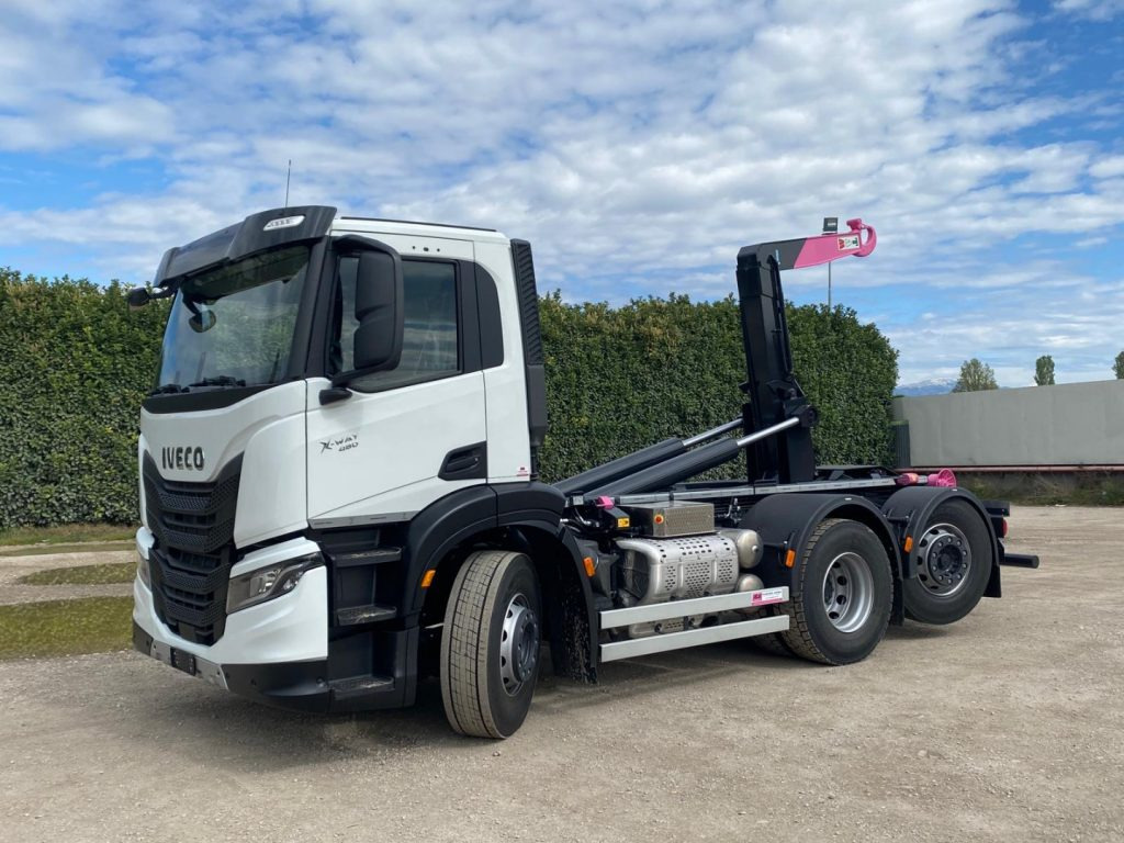 IVECO X-WAY AD280X48Y NUOVO SCARRABILE PASSO 3120 - Camión multibasculante: foto 1 IVECO X-WAY AD280X48Y NUOVO SCARRABILE PASSO 3120 - Camión multibasculante: foto 1