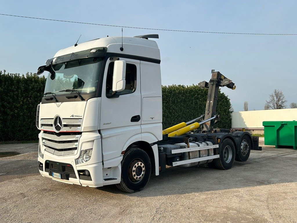 MERCEDES ACTROS 25.51 SCARRABILE - Camión multibasculante: foto 1 MERCEDES ACTROS 25.51 SCARRABILE - Camión multibasculante: foto 1