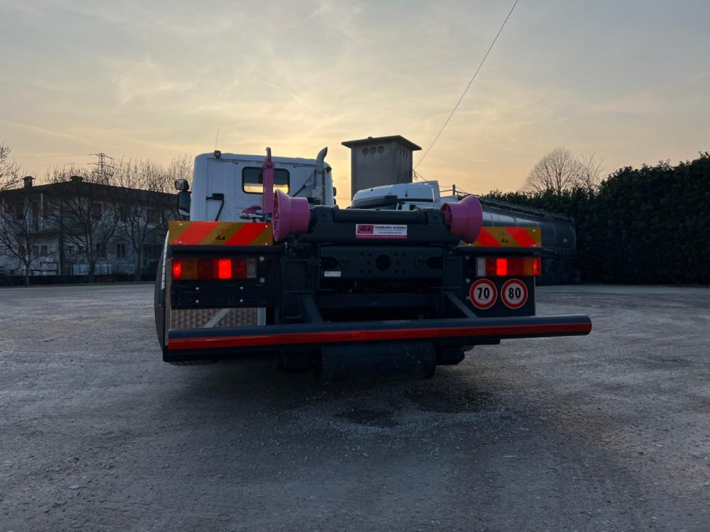 SCANIA P410 SCARRABILE CON RIDUTTORE AI MOZZI - Camión multibasculante: foto 5 SCANIA P410 SCARRABILE CON RIDUTTORE AI MOZZI - Camión multibasculante: foto 5